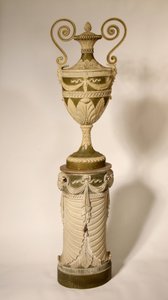 台座の壺、1800年頃 作： English School